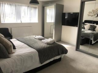 SAV 5 Bed Executive Detached House in Leicester - Humberstone - 5