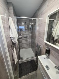 SAV 5 Bed Executive Detached House in Leicester - Humberstone - 3