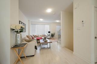 Spacious Executive Townhome - Oakville - 7