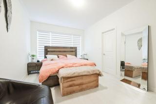 Spacious Executive Townhome - Oakville - 2