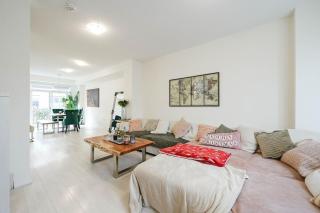 Spacious Executive Townhome - Oakville - 1
