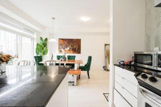 Spacious Executive Townhome - Oakville - 8