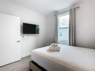 Cozy 5BR Poolside Retreat Near Disney and Universal - Davenport - 5