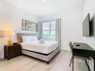 Cozy 5BR Poolside Retreat Near Disney and Universal - Davenport - 4