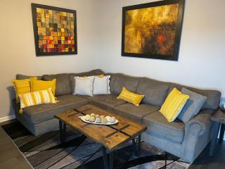 Brooklynn's Bay, Elegant Lakefront Condo Retreat - Hot Springs - 3