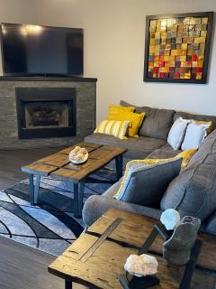 Brooklynn's Bay, Elegant Lakefront Condo Retreat - Hot Springs - 7