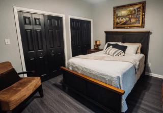 Brooklynn's Bay, Elegant Lakefront Condo Retreat - Hot Springs - 8