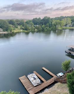 Brooklynn's Bay, Elegant Lakefront Condo Retreat - Hot Springs - 9
