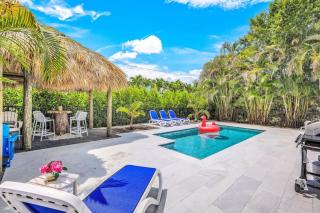 Walk to Vanderbilt Beach Oasis Tiki Game Room - Naples - 0