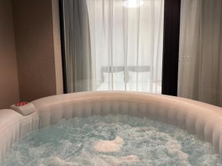 Luxury Hot Tub Apartment with Free Private Parking - Trnava - 6