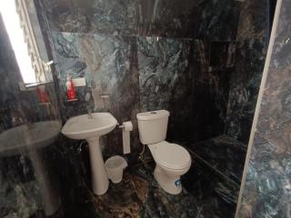 X-Elegante departamento de 2 baños y 3 dormitorios a una cuadra del parque Calderón - Cuenca - 6