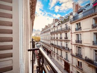 Champs Élysées - av de Friedland - Paris - 8