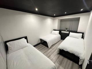 Triple Room near Train Station - Birmingham - 4
