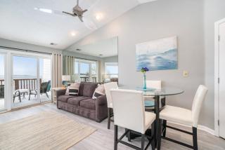 Beachside 323 Waterfront Condo - Traverse City - 8
