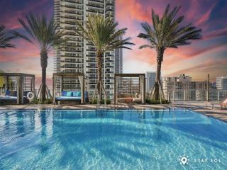 Cozy Apartment with Balcony - Hollywood - 4