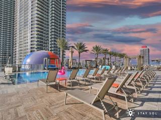 Cozy Apartment with Balcony - Hollywood - 5