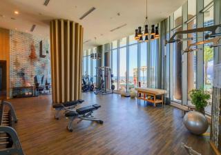 Cozy Apartment with Balcony - Hollywood - 2