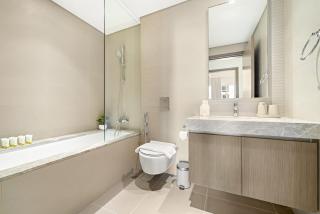 Elegant 2BR with Palm & Sea View l Direct Beach Access - 2