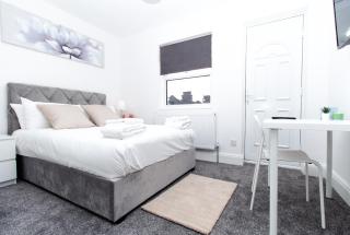SAV - 4 Bed Town House, Harrow - Harrow - 0