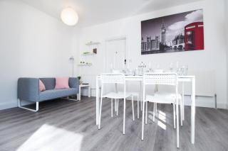 SAV - 4 Bed Town House, Harrow - Harrow - 2