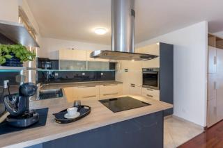 VELEBOS SUPERIOR APARTMENT - spacious luxury four-room apartment on 220 m2 - panoramic view of the sea and islands - prestigious location by the sea to the new city center of Žnjan - top amenities - free garage parking space- BURALUX properties - Split - 7