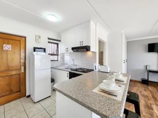 9 mins to beach, Wifi, Parking, Balcony, Braai - Kapstadt - 5