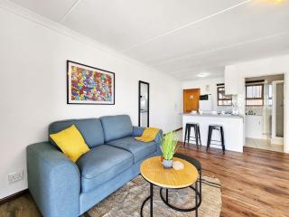 9 mins to beach, Wifi, Parking, Balcony, Braai - Kapstadt - 2