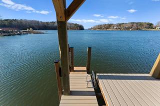 Pleasant Cove Waterfront Getaway with Fire Pit Deck and Private Lake Access - Mooresville - 9
