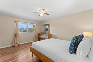 Pleasant Cove Waterfront Getaway with Fire Pit Deck and Lake Views - 6