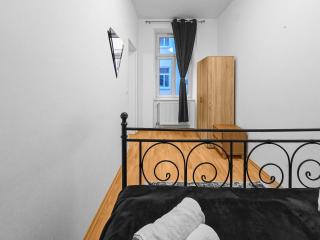 Modern Three-Bedroom, Triple King Beds - 2