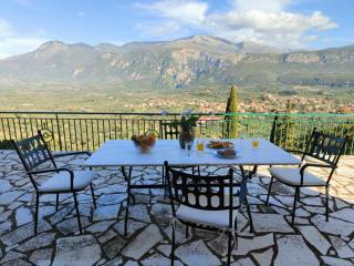 Ann's House-Under the shadow of a castle with pool and view - - 6