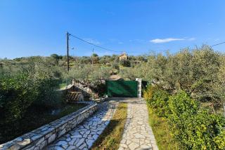 Ann's House-Under the shadow of a castle with pool and view - - 7