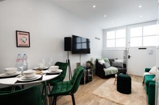 Stylish and Modern 2 Bedroom Flat, Finsbury Park, Sleeps up to 6 guests 3 double beds, Near Emirates Stadium - Londra - 8