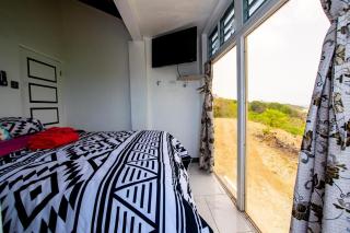 GARNET--A gem at DEE'S PEARL - Carriacou - 9