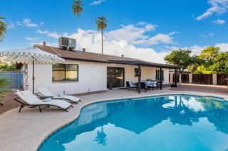 Broadway Palms Family Retreat - Tempe - 0