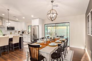 Broadway Palms Family Retreat - Tempe - 1