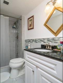 COZY ROOM CLOSE to BEACH FOR 1 PERSON INSIDE AN APT - North Miami Beach - 1