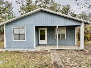 Heart of GNV with King beds - Gainesville - 9