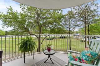 5 Star Resort 2BR 2 BATH King Suite Shuttle Pools Across from Beach 2208 - 2