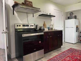 Spacious Cozy Guest Suite - 2