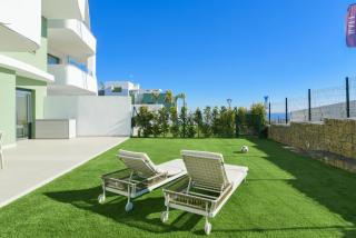 Garden apartment with spa, outdoor pool & parking - 6