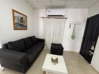 Casa y Piscina - Semi Céntrica con Estacionamiento - Gualeguaychú - 3