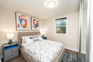 Resort-like 4BR 3BA near Downtown, Four seasons Hot Tub, Gym, King Bed - Toronto - 1