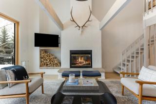 Novelle Chalet - Renovated, Chic Contemporary Home on Gore Creek with Hot Tub - 8