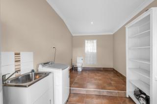 Quaint 2 bedroom fully furnished Cottage - 1