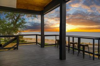 Waterfront Home with Views - Hot Tub & Movie Theatre - Bacliff - 3