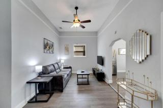 Spacious Bungalow, Modern, Cozy Comfort - 0