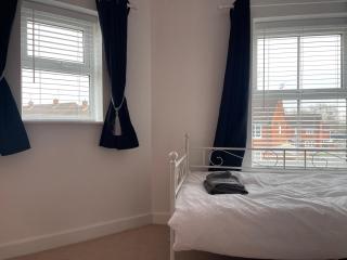 100 Roses Mill Hill - Edgware - 2
