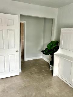 Walk to the water - Historic Home near Downtown LWB - 4