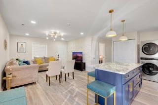 Chic home with king bed in Raleigh - 5